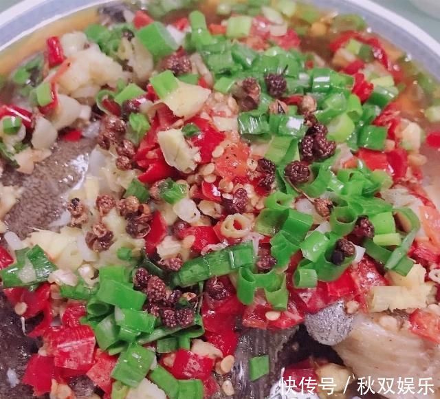 鱼头这样做最好吃,鲜美无腥味,不仅闻着香,吃起来也让人很馋