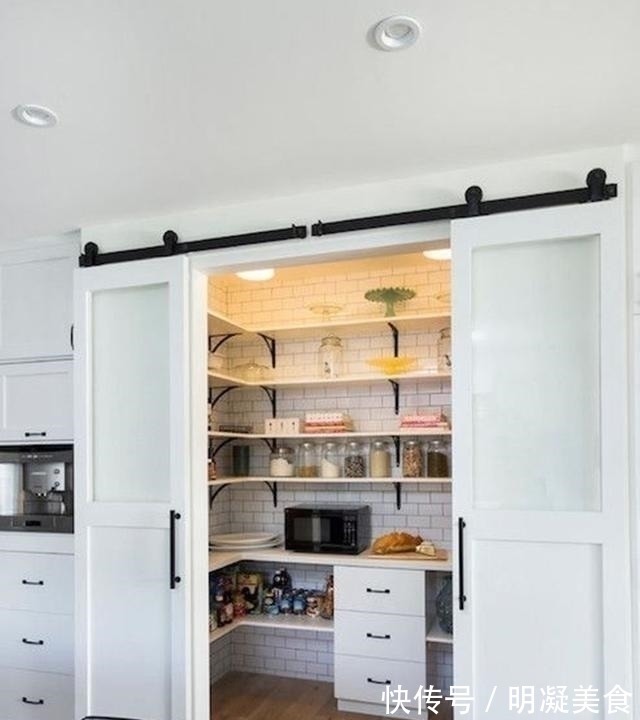 收纳|再装厨房我就知道了,柜子不打到底,留1㎡储藏室,归纳整齐省心