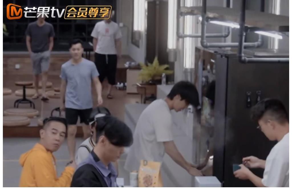 刘涛|尹正深夜煮面，陈小春大口吃，张晋“卖弄”文化：还是离子烫好吃