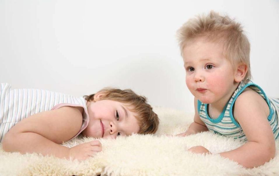 身体|宝宝多大会走孩子一岁前身体各项发育标准表，看看你家娃达标没