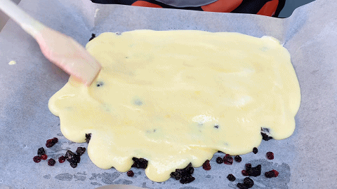 告诉你3个诀窍，在家也能做出梅莓小蛋糕