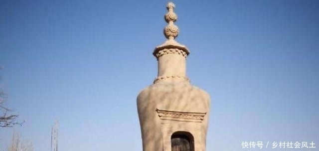 三次寻求帮助后,他把经文卖给了外国,余秋雨批评他是历史罪人