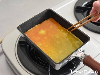 配着这盘日料，玉子焼き，米饭可以吃三大碗