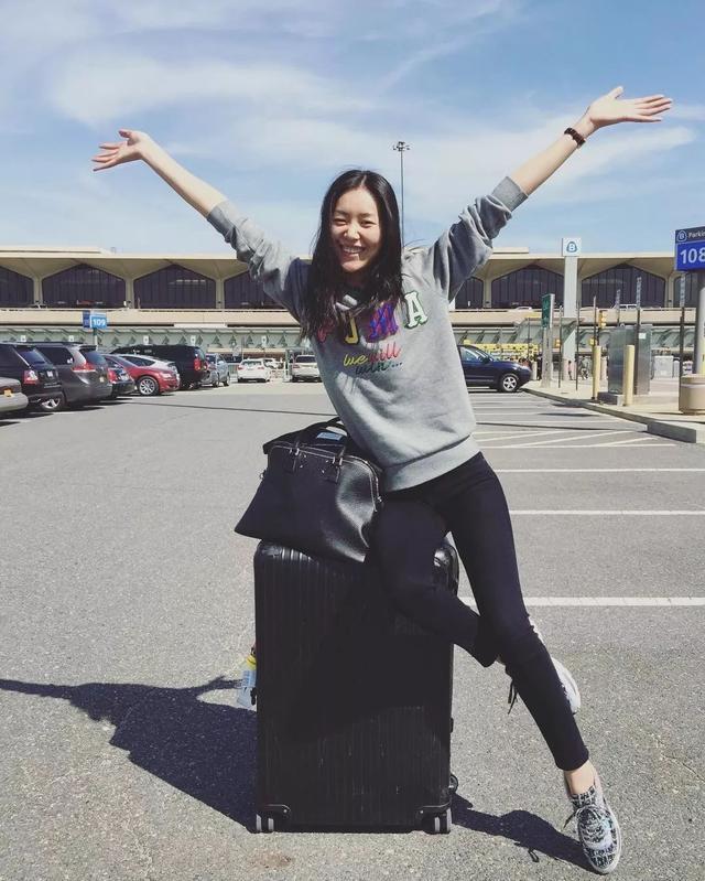 妈妈 40岁老妈穿女儿校服走红,颜值不输“校花”,网友:这真是妈吗?