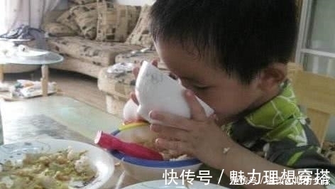 奶奶们|奶奶炫耀把孙子养的白胖,路人看后无奈:赶紧去医院看看吧