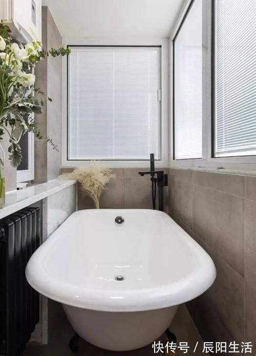 衣帽间|47平小一居,舍弃客厅,阳台装浴缸,整个家更实用!