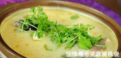 添加|不管炖什么鱼头汤，牢记3个技巧，不仅汤汁奶白，鱼肉还特别鲜