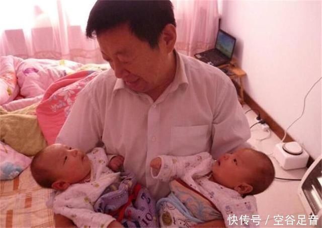 起名字|爸爸姓滚,宝妈要让孩子随母姓,爷爷随口取的名,让人赞不绝