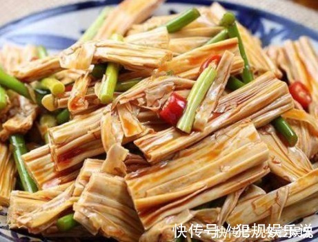 泡腐竹时，不要放在水里就泡，学会饭店的方法，简单快速还劲道