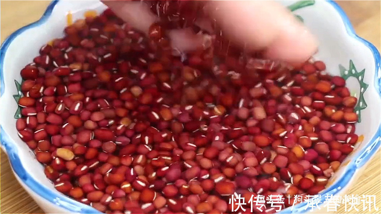 水晶|红豆不要炒豆沙了,教你一道水晶杂粮包,软糯香甜,好吃不胖