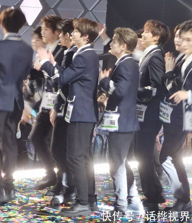 《创4》总决赛番外:吴海跳主题曲把鞋跳掉,何洛洛拿林墨的灯牌