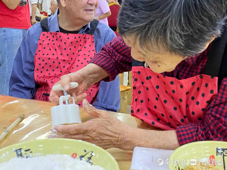 月饼DIY，情暖话家常！济南这一家“人”花式迎中秋|情报站| 风吹麦浪