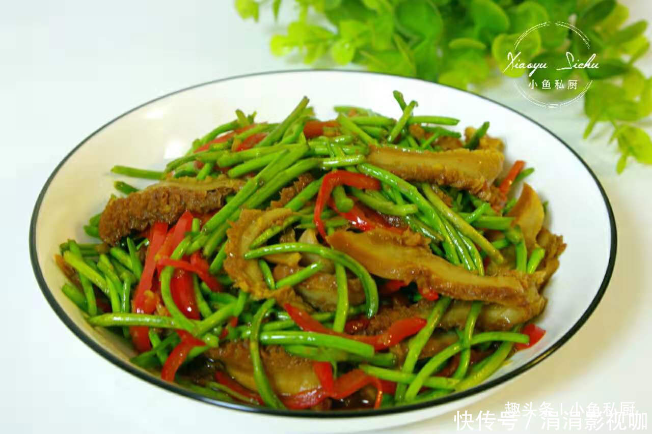  一家人|晒晒我家年夜饭，我和老妈一起做了满满一桌菜，一家人吃嗨了