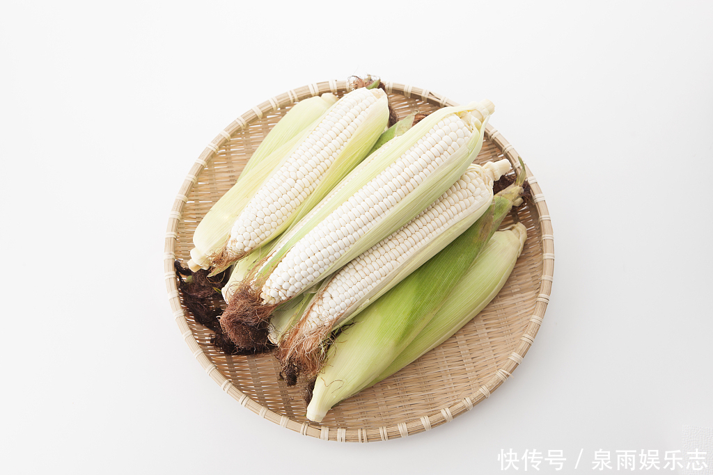 同样是玉米,选黄色的好还是白色的老农告诉你,以后别乱买了