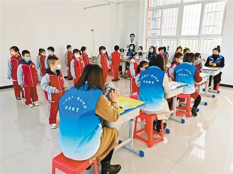 全覆盖|临潼区在全省率先实现中小学生电子化视觉健康档案全覆盖