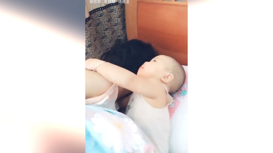 小姐姐|萌娃睡醒了就去找姐姐，却被老姐冷落了, 网友弟弟好可爱