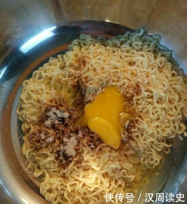 孙女|看了奶奶给孙女做的早餐,老公哭着回来了!得知原因让人哭笑不得