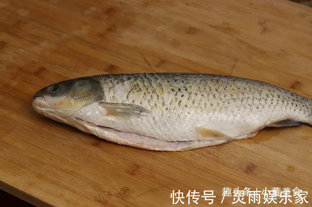 家里人爱吃鱼，但不知道去腥的窍门，跟我学几招，鱼肉鲜嫩没腥味