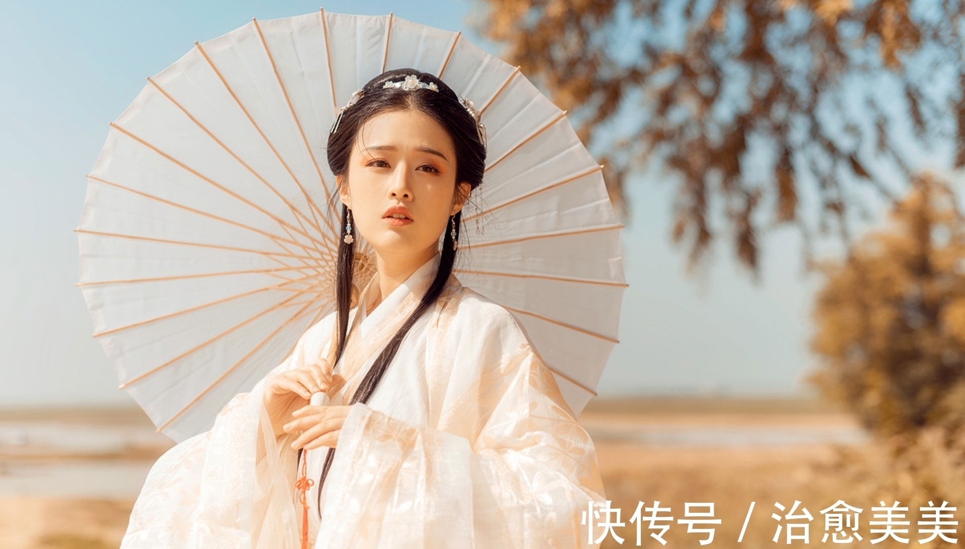 古今女史$李清照的两首《浣溪沙》，总有一首会勾起你青春的记忆