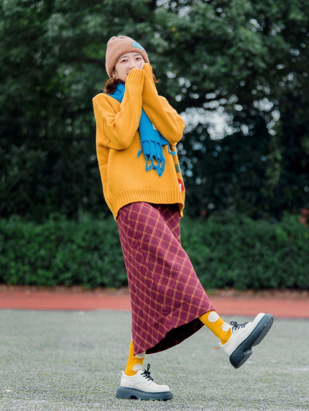 个子|小个子女孩快冲!今冬穿一条格纹裙就够了,养眼减龄还耐看