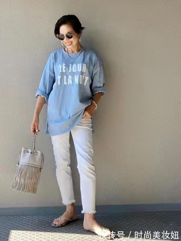 姐姐|这位58岁的“姐姐”太会穿了,身高仅1米53,凭穿搭美得优雅