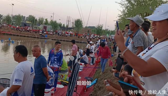  钓鱼|大衣哥垂钓园开业了，明星效应就是不一般，钓友都咋呼着要去钓鱼