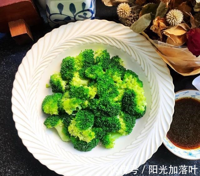 低脂|白灼西兰花,简单快手,低脂健康!