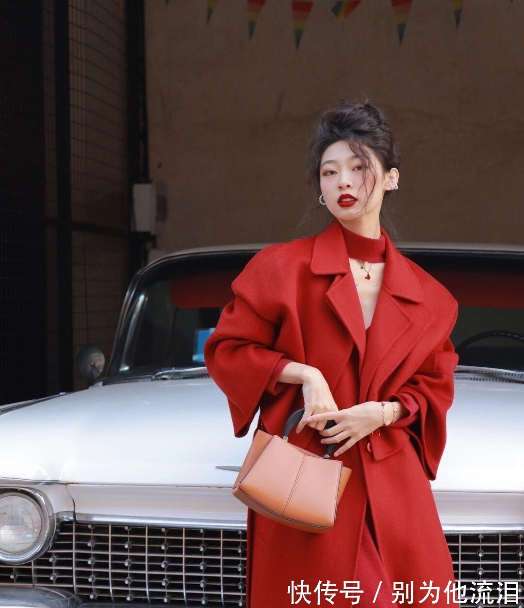 大衣 真正洋气的女人,冬天都爱穿这几款“大衣”,简约利落又百搭