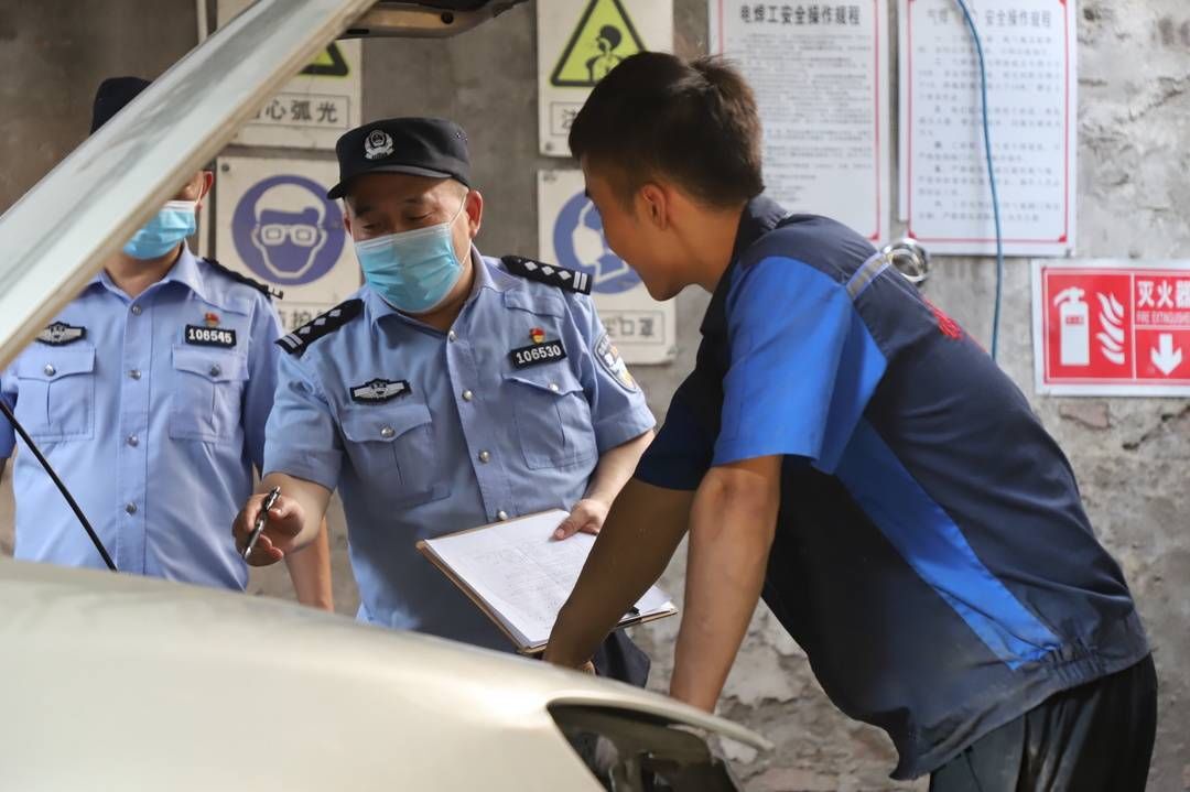 共和村|重庆九龙坡基层民警战高温 坚守本职岗位