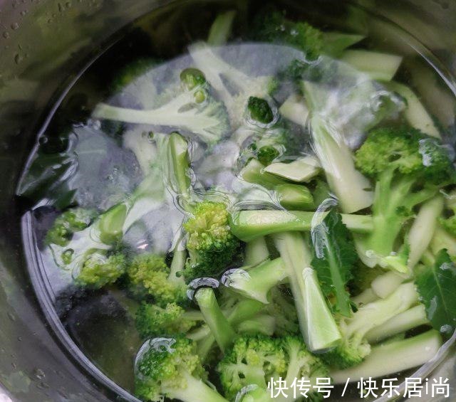 家常|尖椒炒西兰花,家常小炒,美味下饭!