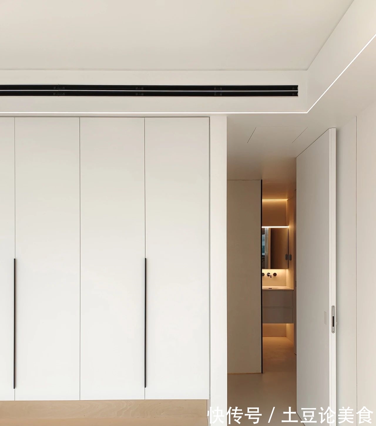 浅灰色|75㎡ 两居室，超多储物空间好看又实用，又充满高级感的生活空间~