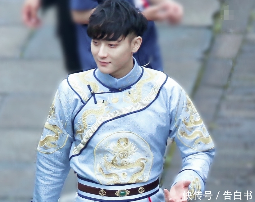 女装|《萌探》集体穿古装,杨紫瘦成“锥子脸”,黄子韬穿女装我看呆了