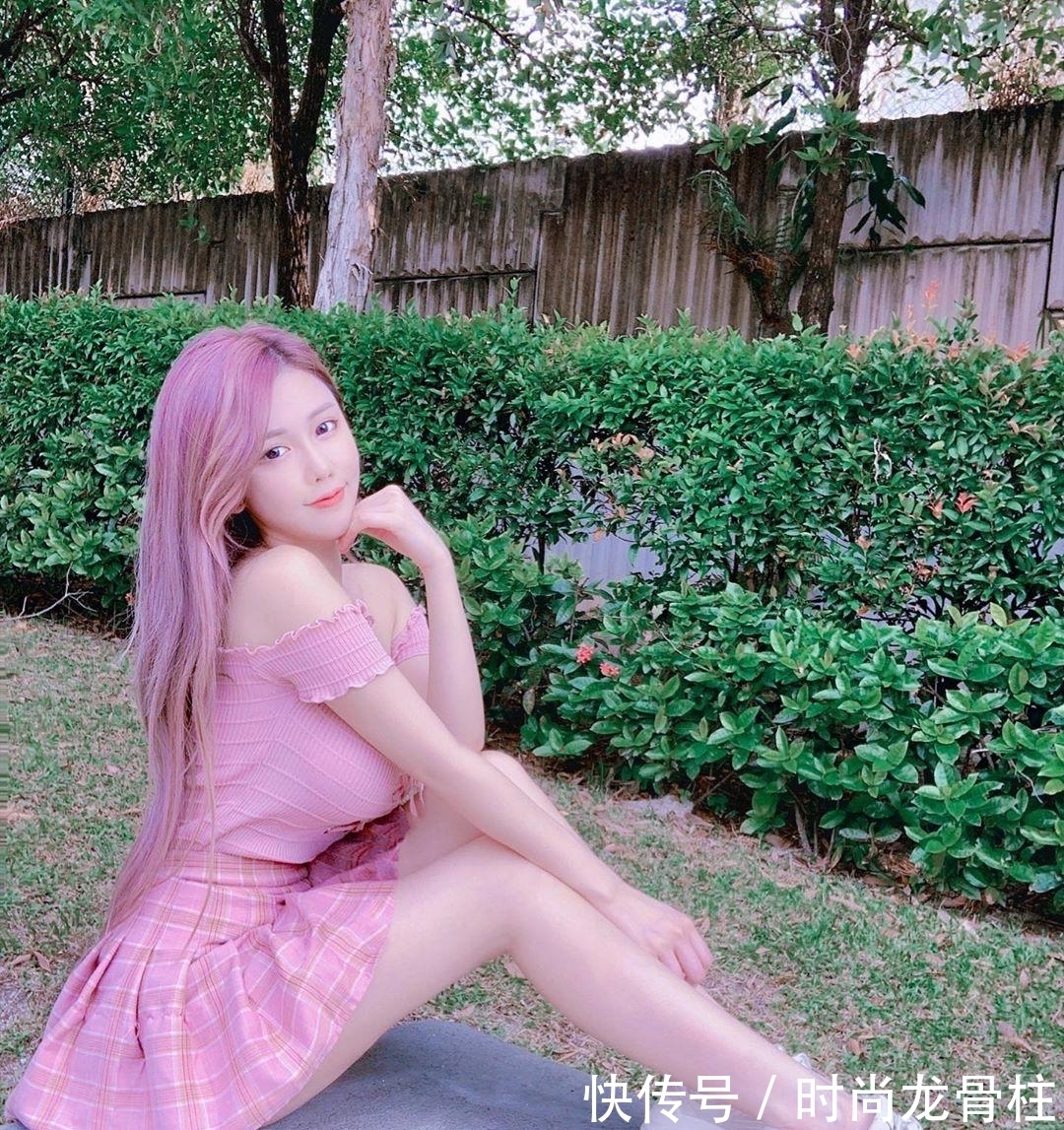 少女感 少女感满满的粉色裙子,这样搭配看上去又甜又美