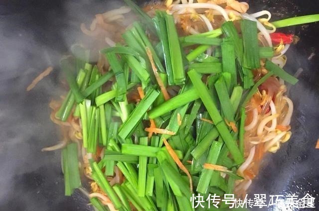 所示|豆芽炒粉条想要做得好吃，多加一步操作，豆芽鲜脆粉条爽滑太过瘾