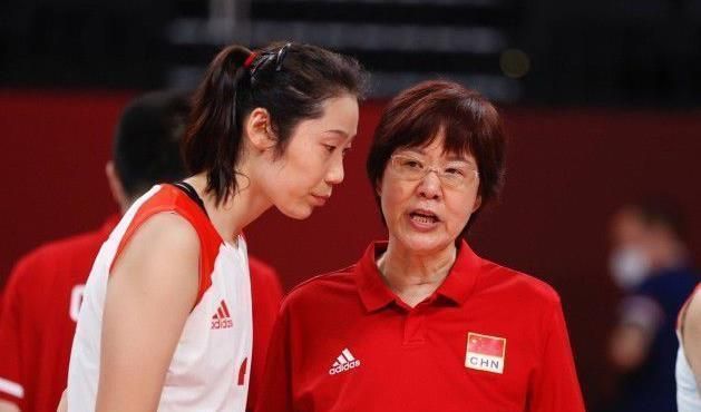 中國女排|又?jǐn)偵鲜铝?中國女排朱婷對(duì)郎平說錯(cuò)了話,網(wǎng)友:吃了沒文化的虧