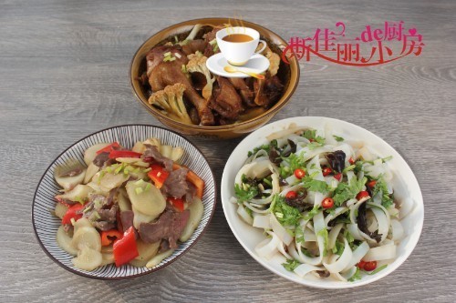 南方母子俩人午餐，简单美味又营养，花钱不多儿子吃得香从不浪费
