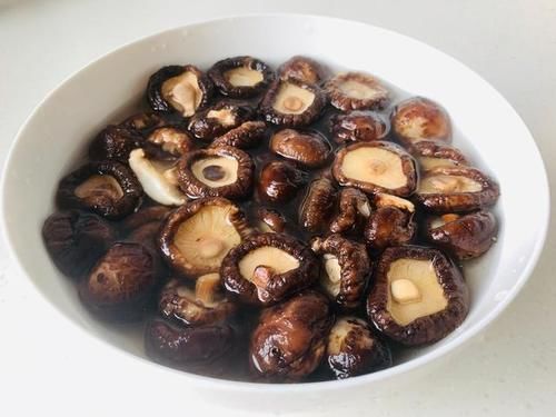 味精还用买？1鲜味食材就能做，炒菜、熬汤放一勺，能鲜掉眉毛