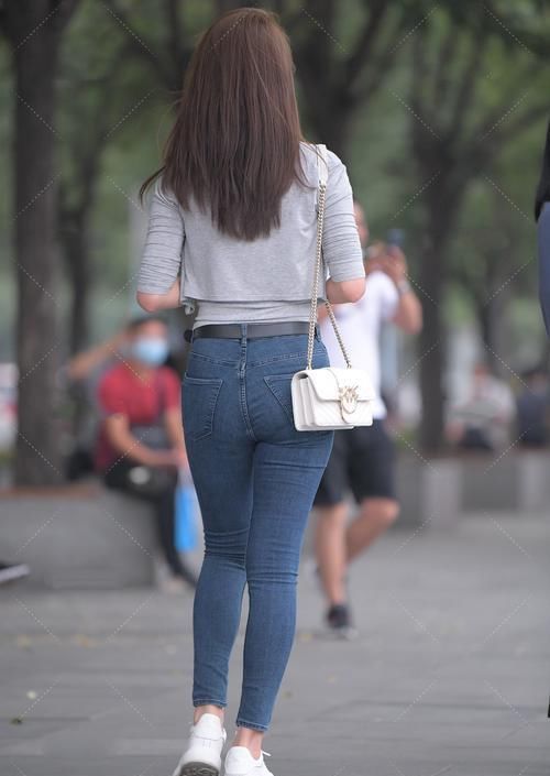 紧身|欧洲站假两件搭配小脚裤,放心大胆穿,休闲又时尚