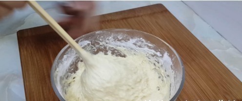 面粉新吃法，手不沾面，比油条做法简单，比馅饼好吃，越吃越想吃