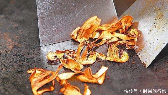 香槟|“金蒜百花香槟茸”轻松做, 蒜酥搭配姬松茸, 吃来相当开胃下饭!