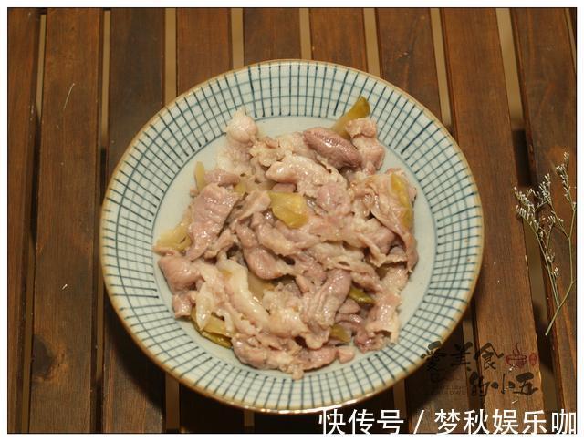 库存|榨菜炒肉片,用冰箱里的库存炒了个快手下饭的家常小菜