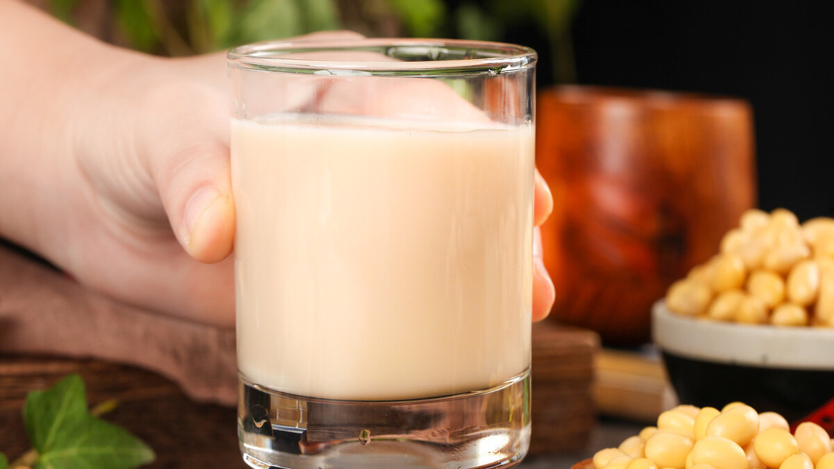 打豆浆时，不要只会泡水，多加2步，豆浆更香醇，无残渣无豆腥