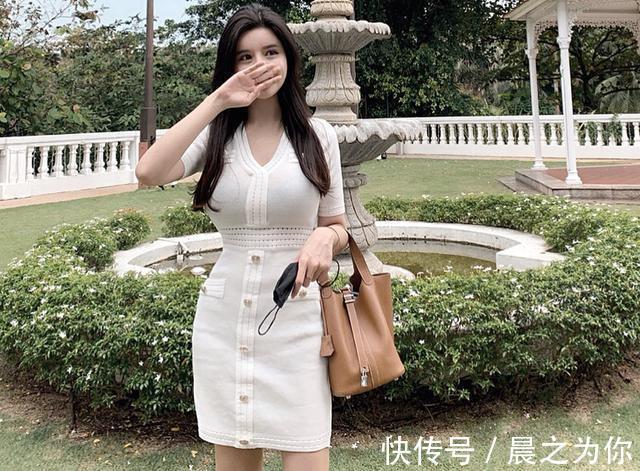 小蛮腰|95年新加坡嫩模，小蛮腰与蜜桃臀强烈吸睛，凹凸身材离不开锻炼！