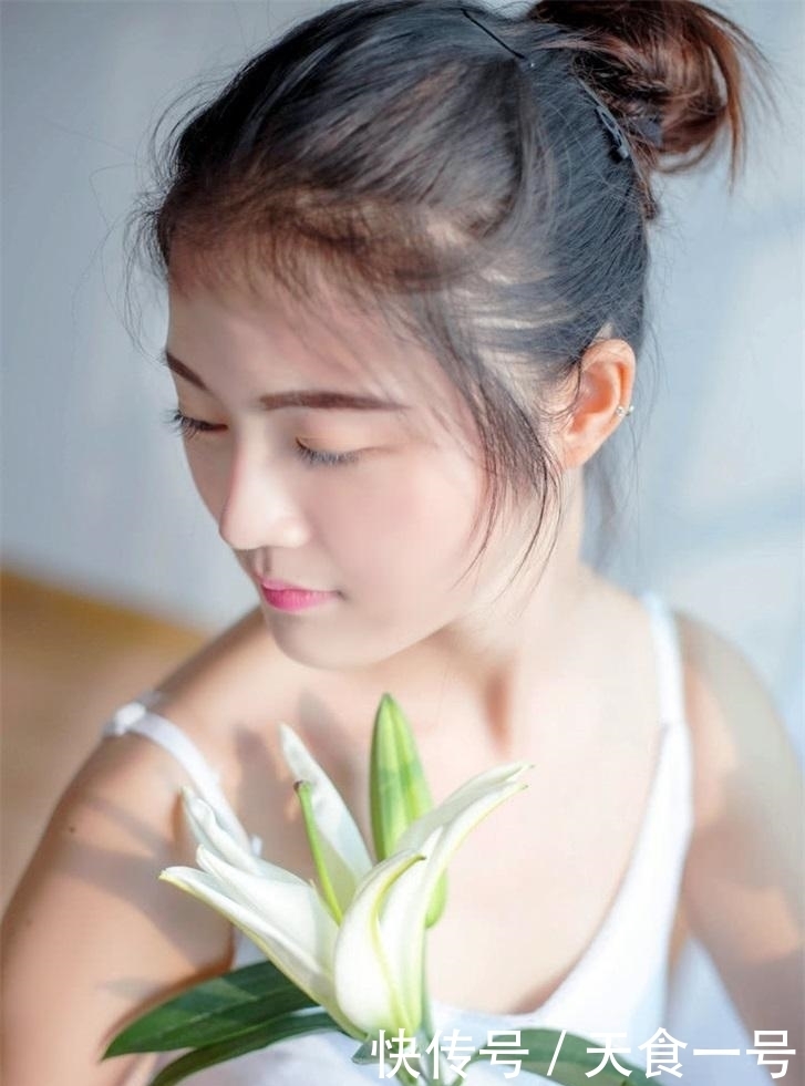 丰满|丰满红润的美女,搭配时髦,充满女人味!