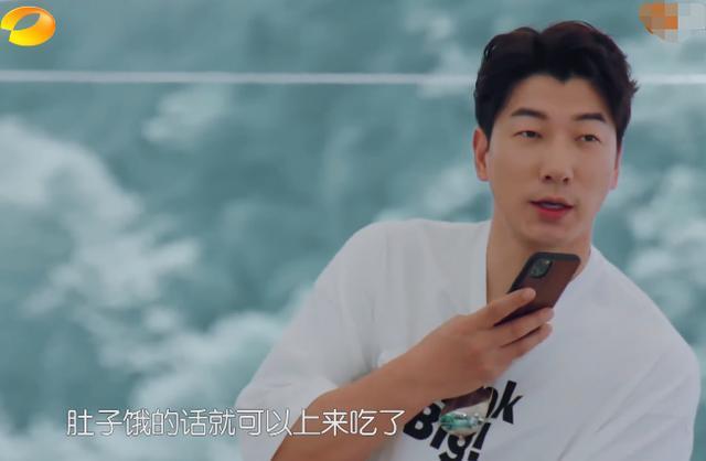 趙麗穎《中餐廳》暴露生活壞習(xí)慣,多次晚起床,房間邋遢衣物亂放