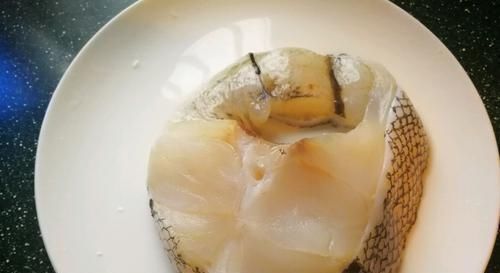 清蒸鳕鱼不会做多加一点它,鱼肉鲜嫩,入口即化
