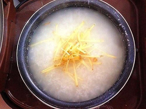 養生：春季肝火最易“燒”起來，幾種保肝食物能及時“撲滅”它