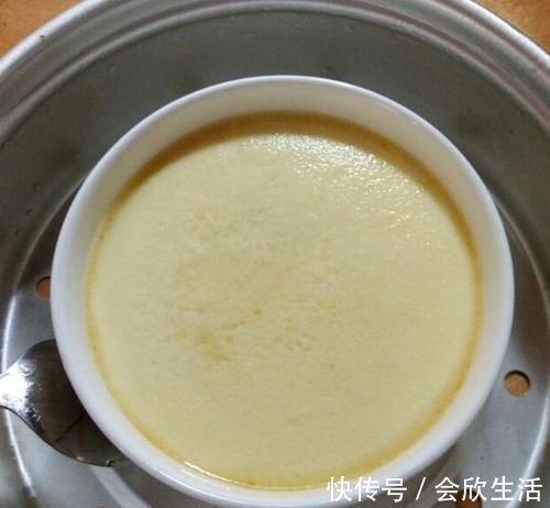 蒸鸡蛋羹,最忌直接加水蒸,再加这一步,鲜嫩无蜂窝,入口即化!