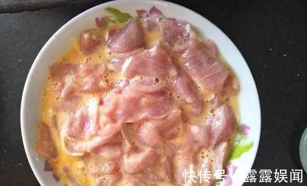 蛋清|炒肉丝,别再放淀粉腌制了,30年大厨教你三招,肉丝滑嫩入味