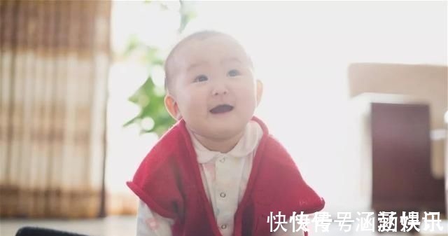 月龄|宝宝抬头太早不是好事,父母别当发育快沾沾自喜,可能是异常信号
